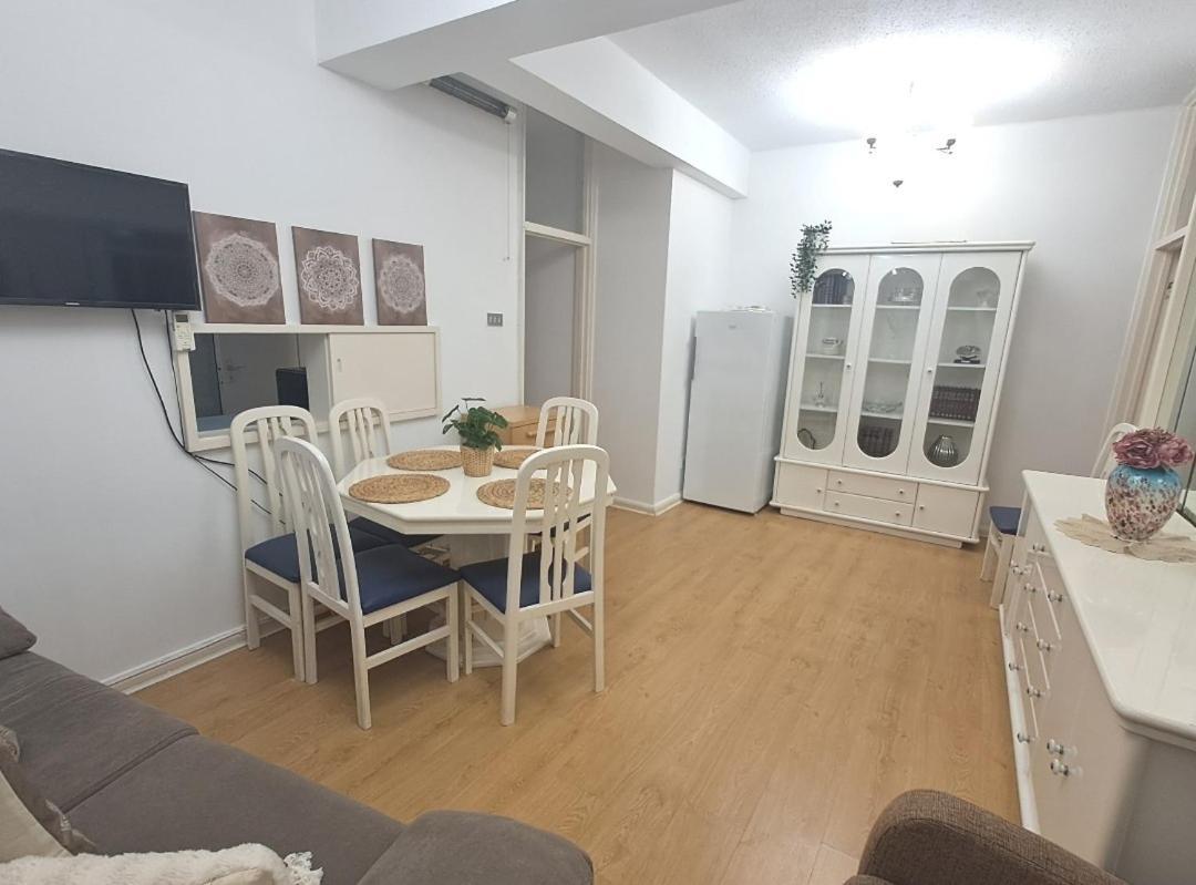 Best Location 2 Bed2 Bath W/Lift In Town! Gibraltar Extérieur photo